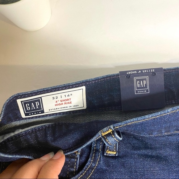 Gap Shorts - Picture 4 of 5